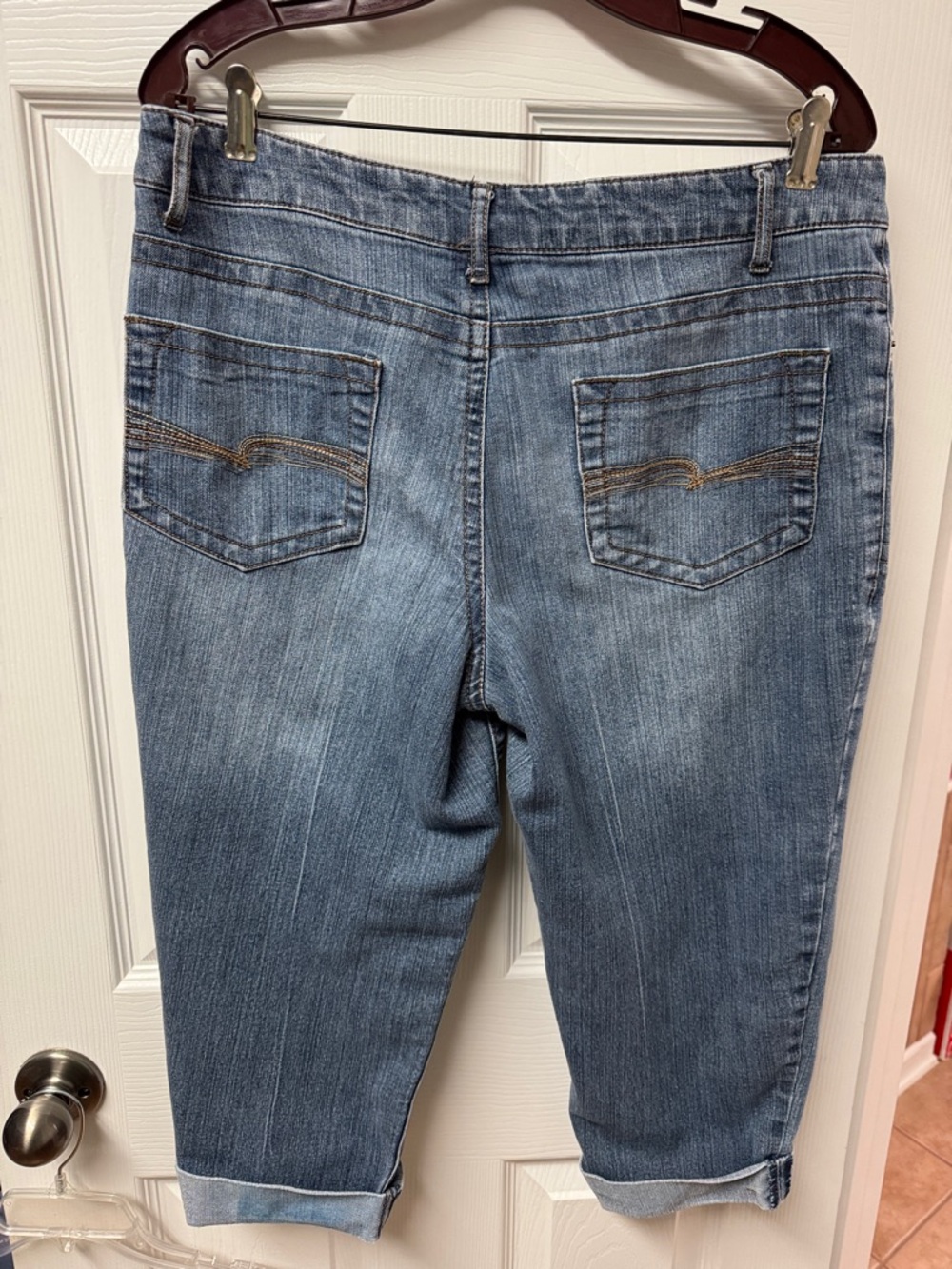 Women’s Light Blue Cropped Denim Jeans